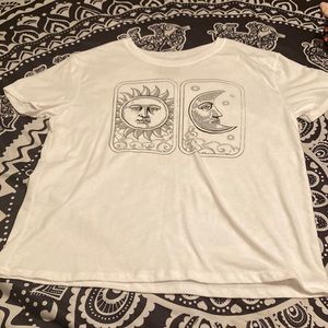 A graphic t shirt short sleeve. Size M.